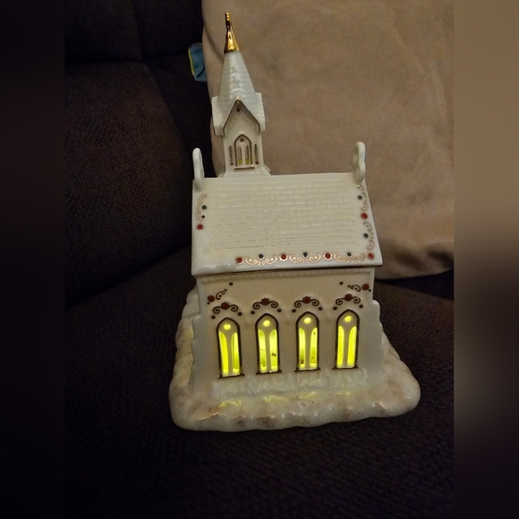 2007 Lenox Village Treasures Collection Mistletoe Park Series Village Church - Picture 5 of 6